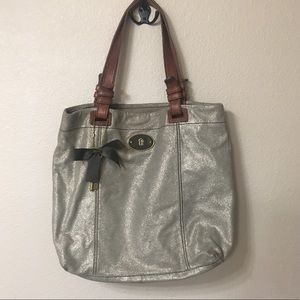 Fossil tote